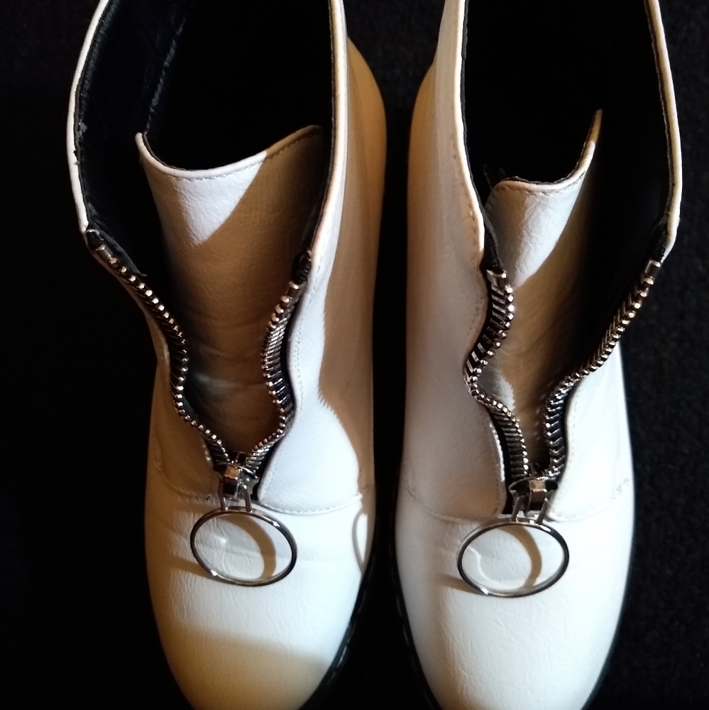 Boots - Picture 3 of 5